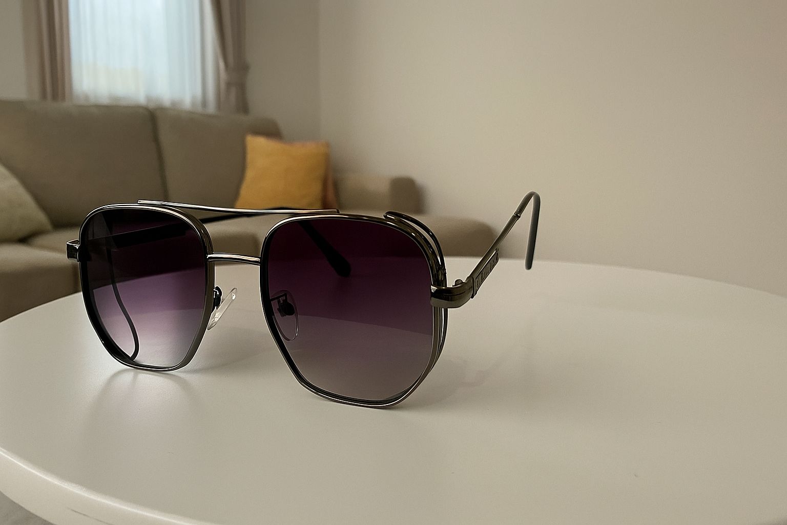  Meeran polo sunglasses with blue gradient lenses and a black/blackframe, featuring UV protection